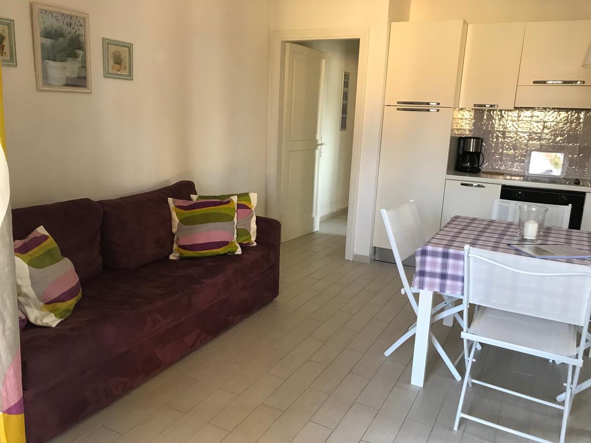 Апарт отель Residenza Le Logge Торри-дель-Бенако Экстерьер фото
