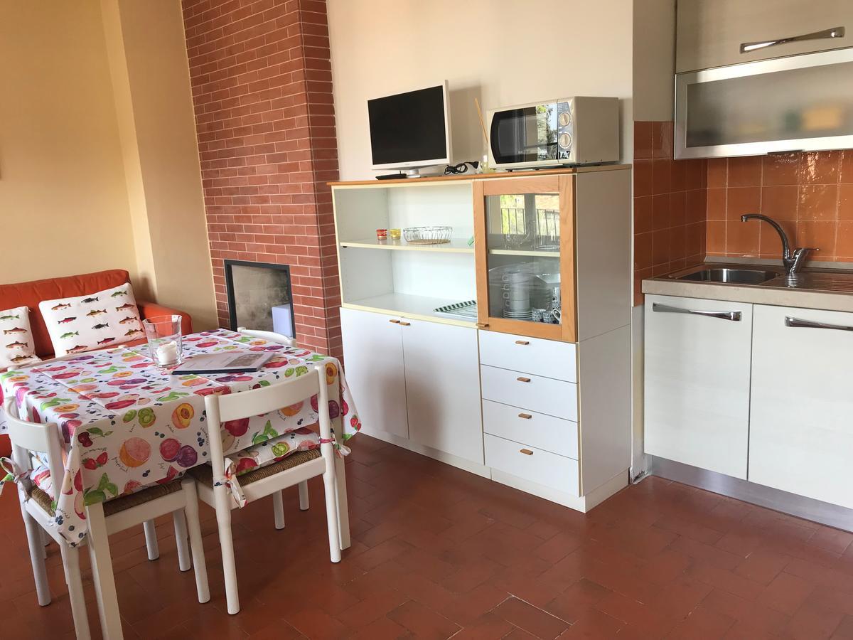 Апарт отель Residenza Le Logge Торри-дель-Бенако Экстерьер фото