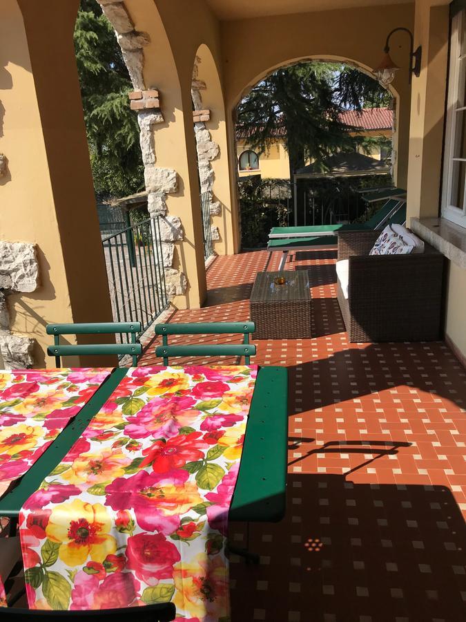 Апарт отель Residenza Le Logge Торри-дель-Бенако Экстерьер фото