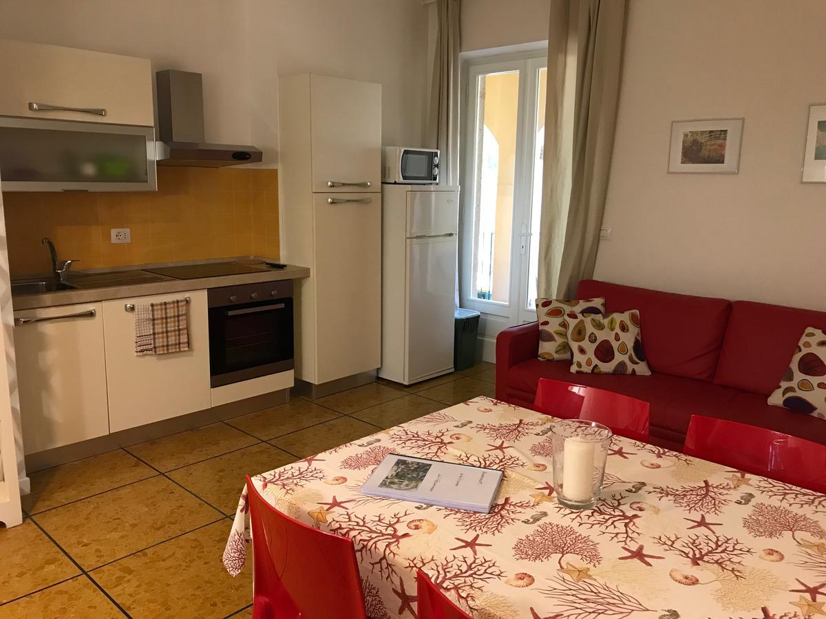 Апарт отель Residenza Le Logge Торри-дель-Бенако Экстерьер фото