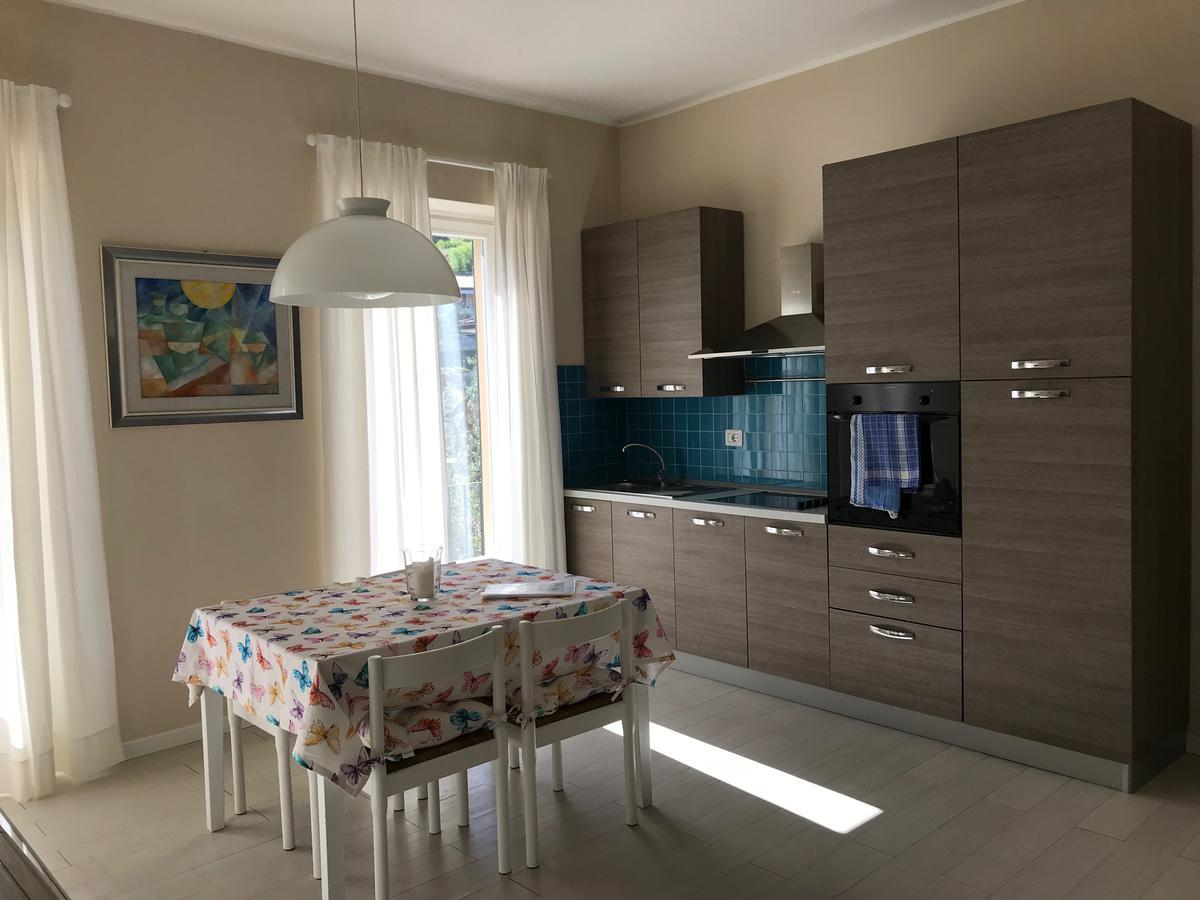 Апарт отель Residenza Le Logge Торри-дель-Бенако Экстерьер фото