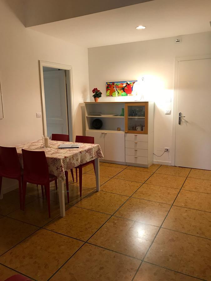 Апарт отель Residenza Le Logge Торри-дель-Бенако Экстерьер фото